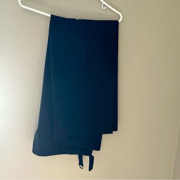 Reitmans Black Pants with lovely detail at the waist line - Picture 1 of 12